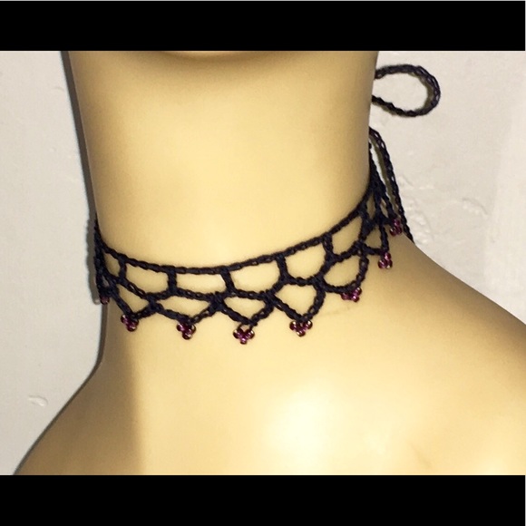 Hand Crafted Delicate Victorian Crochet Choker - Picture 4 of 8